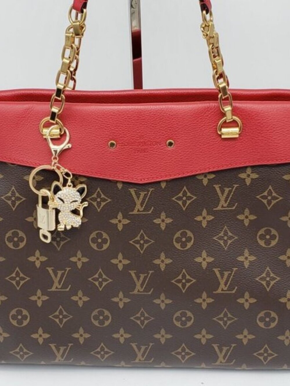 Louis Vuitton Gold Padlock Key 🔒 Authentic LV Charm + Unbranded Cat Keychain - Picture 2 of 8